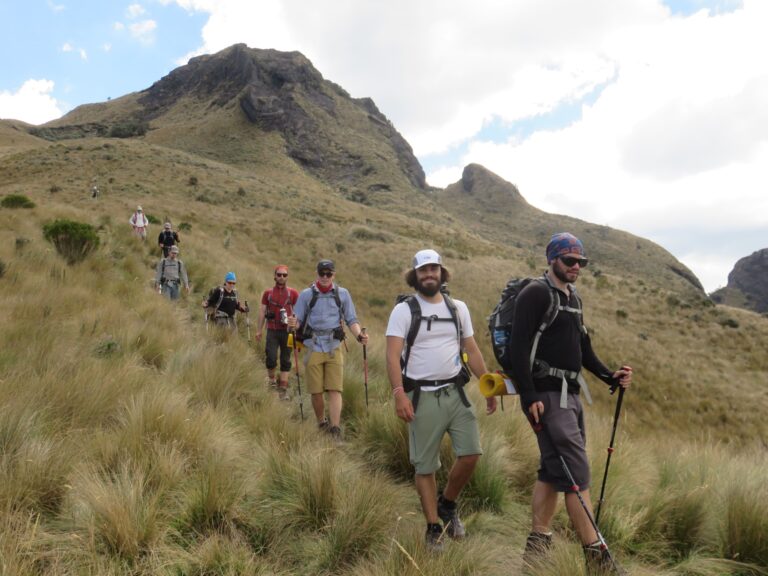 ecuador climb pasochoa 4200m